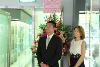 Mr John Hui and his wife Jacklyn attend the opening reception and represent the family of the late Dr Stephen Hui who over the years generously and continuously support the establishment and ongoing activities of the Stephen Hui Geological Museum.
