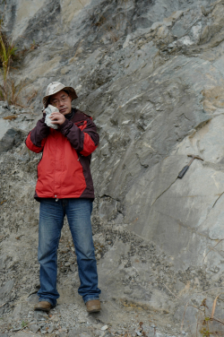 港大地質學家趙國春教授在地球科學研究方面取得卓越成果。