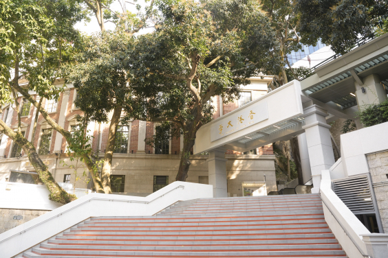 The renovated East Gate will facilitate pedestrian access from Sai Ying Pun to HKU, providing escalators, staircases, and lifts leading to the eastern part of the Main Campus. 
 