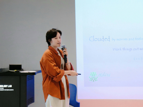 Ms Suki Lam (HKU Centre of Development and Resources for Students) sharing on mental health resources available at HKU