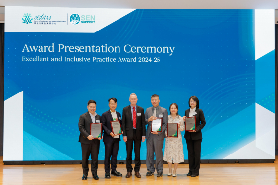 Professor Ian Holliday, Vice-President and Pro-Vice-Chancellor (Teaching and Learning) and the awardees
 