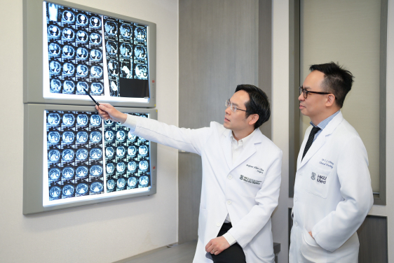 The LRT-IO approach is a potentially curative treatment for large, unresectable liver cancer, with a 46% complete response rate, and a 75% survival rate among patients who achieved a complete response. The photo shows Professor Albert Chan Chi-yan (left) and Dr Chiang Chi-leung.
 