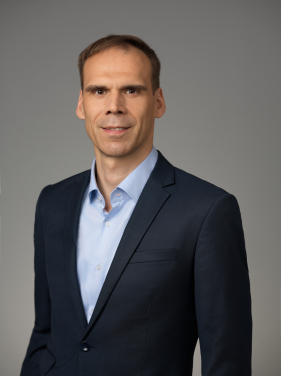 Professor Benjamin Becker