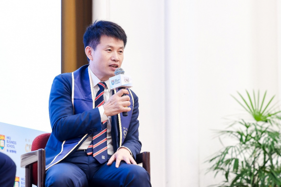 Prof. Hongbin Cai, Dean and Chair of Economics, Director of Institute of China Economy, HKU Business School, engages in an epic dialogue titled “Technology, Business, and Individual in the Waves of AI.”
