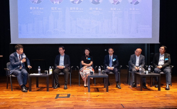 
	(From right) Professor Hongbin CAI, Dean and Chair of Economics, Director of ICE of HKU Business School; Dr. Shi CHENG, Chief Economist of ICBC International; Dr. Weijun HU, Chief China Economist of Macquarie Group Limited; Dr. Yifan HU, Managing Director of Global Wealth Management and Regional Chief Investment Officer and Head Macroeconomics APAC, UBS; and Mr. Bin SHI, China Equity Head and Managing Director of  UBS Asset Management, engage in a roundtable discussion.


