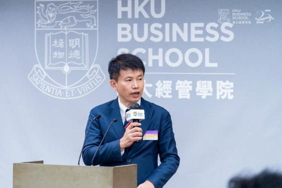 Professor Hongbin CAI, Dean and Chair of Economics, Director of the Institute of China Economy (ICE) of HKU Business School, delivers the welcoming remarks.